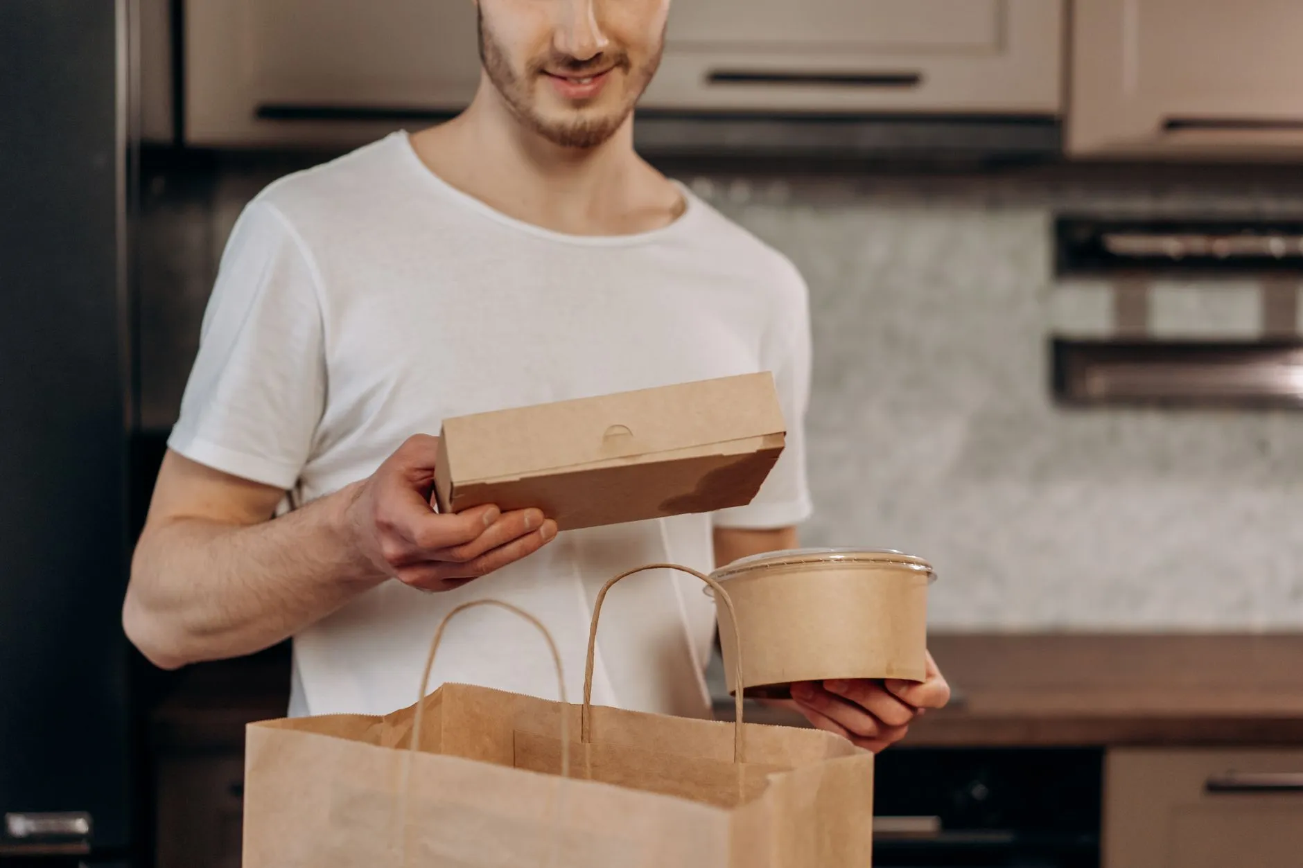 昆明珠宝高端定制解析:翡翠戒指与吊坠的工艺设计与选材要点