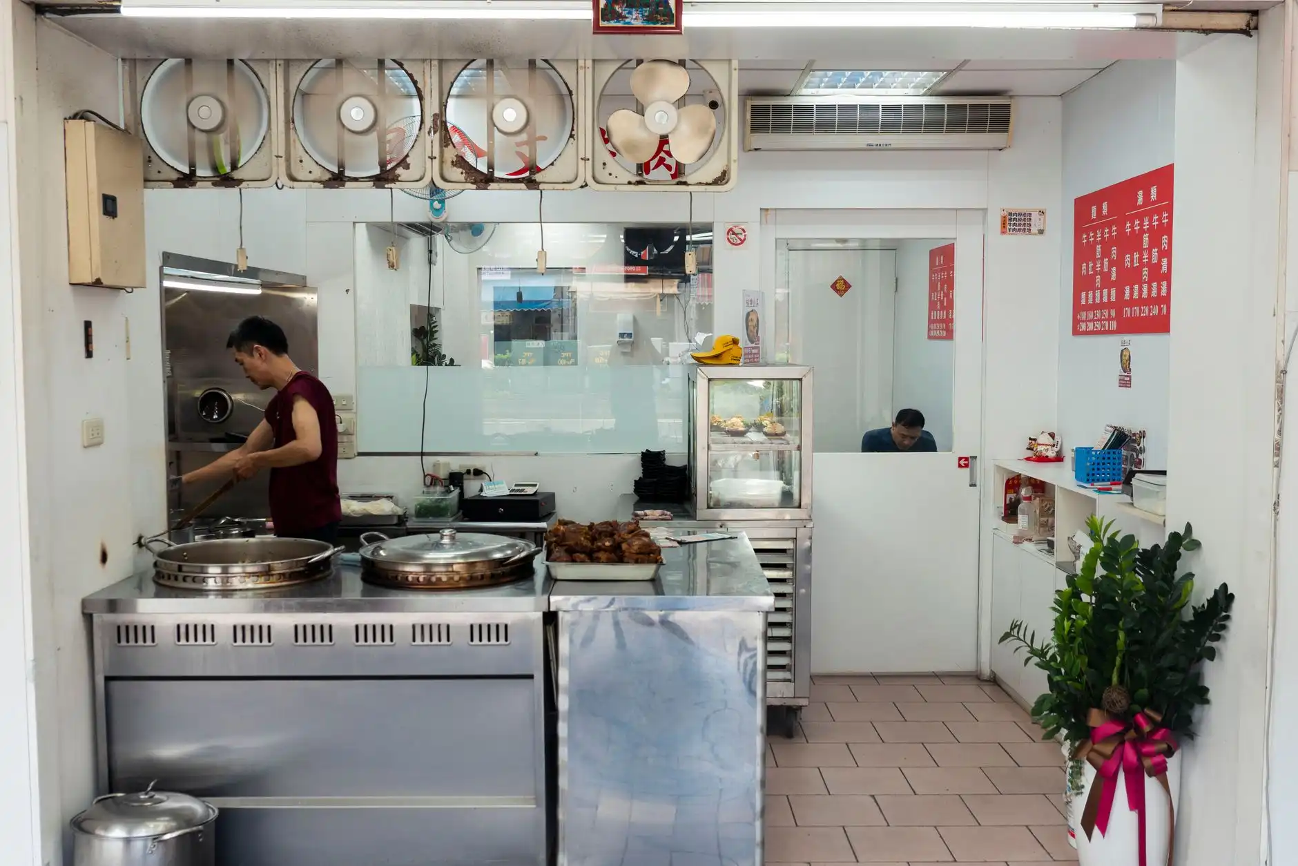 昆明今日佳品翡翠手镯:原石甄选与高端定制工艺全解析